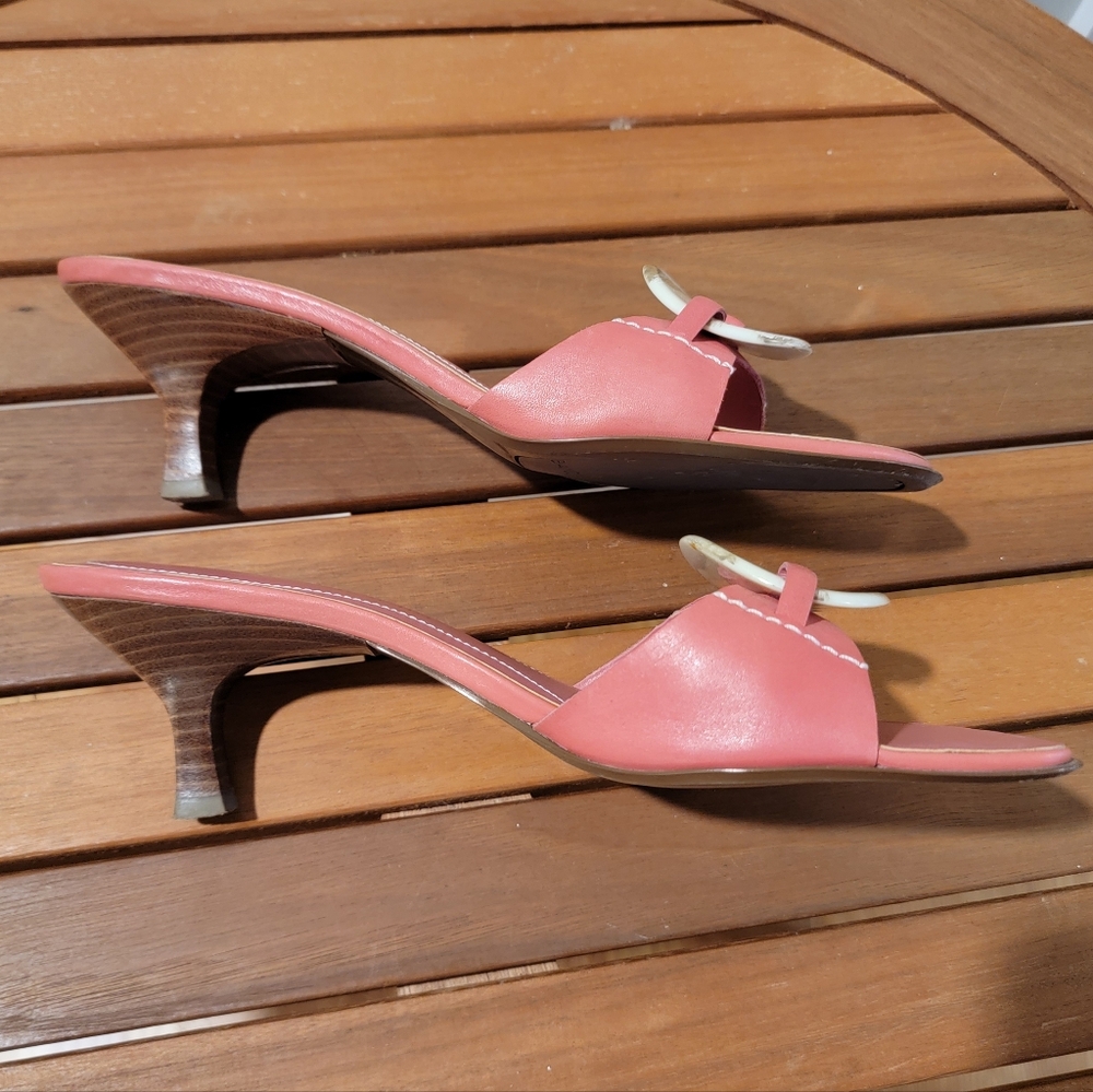Bandolino Blackfords Coral Leather Open Toe Mules‎ Shell Embellishment 6.5M - Picture 6 of 10